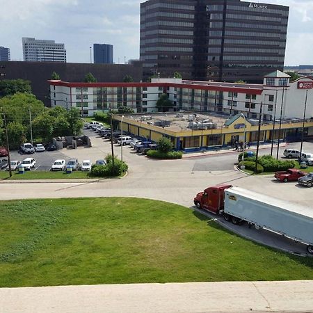 Gateway Hotel Dallas Park Central 외부 사진