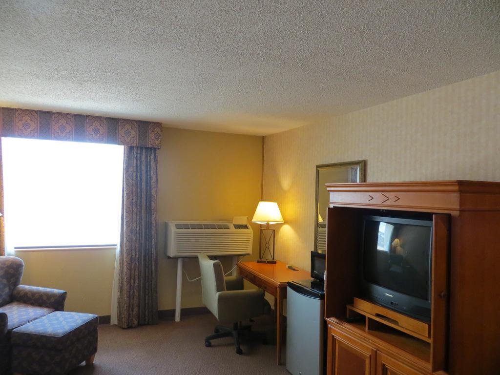 Gateway Hotel Dallas Park Central 객실 사진