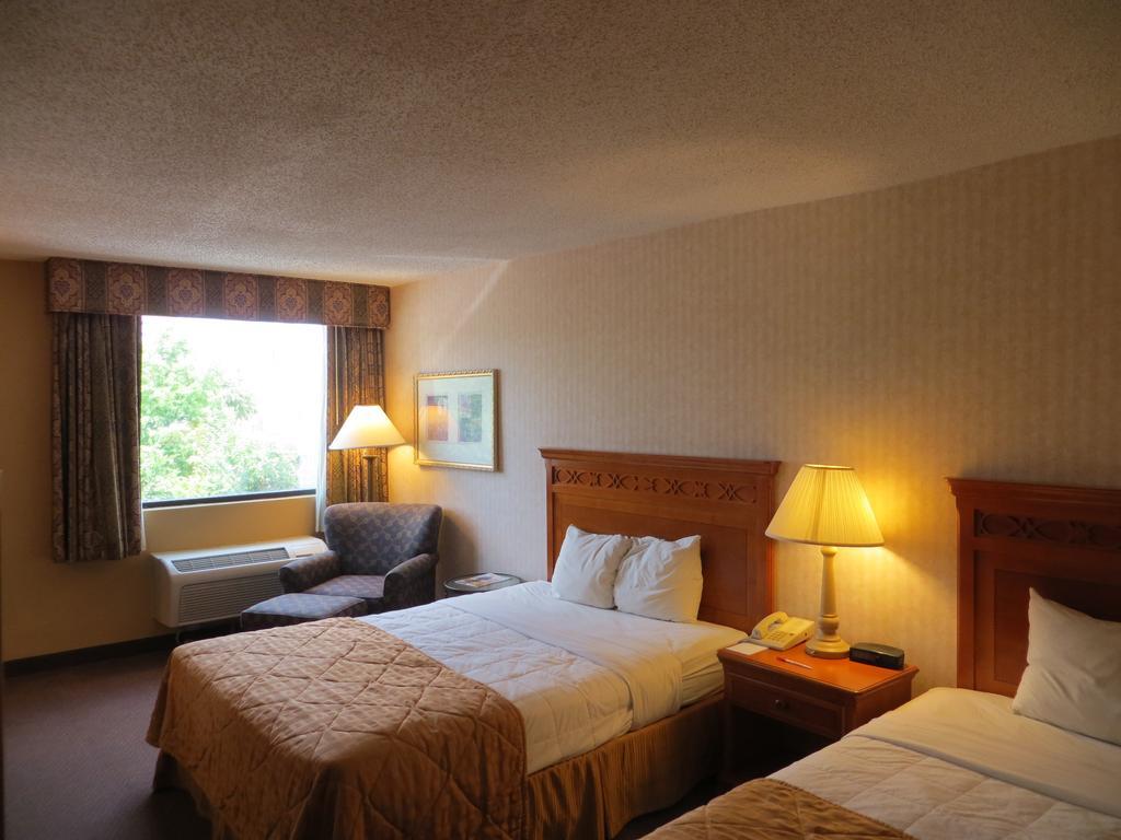 Gateway Hotel Dallas Park Central 객실 사진