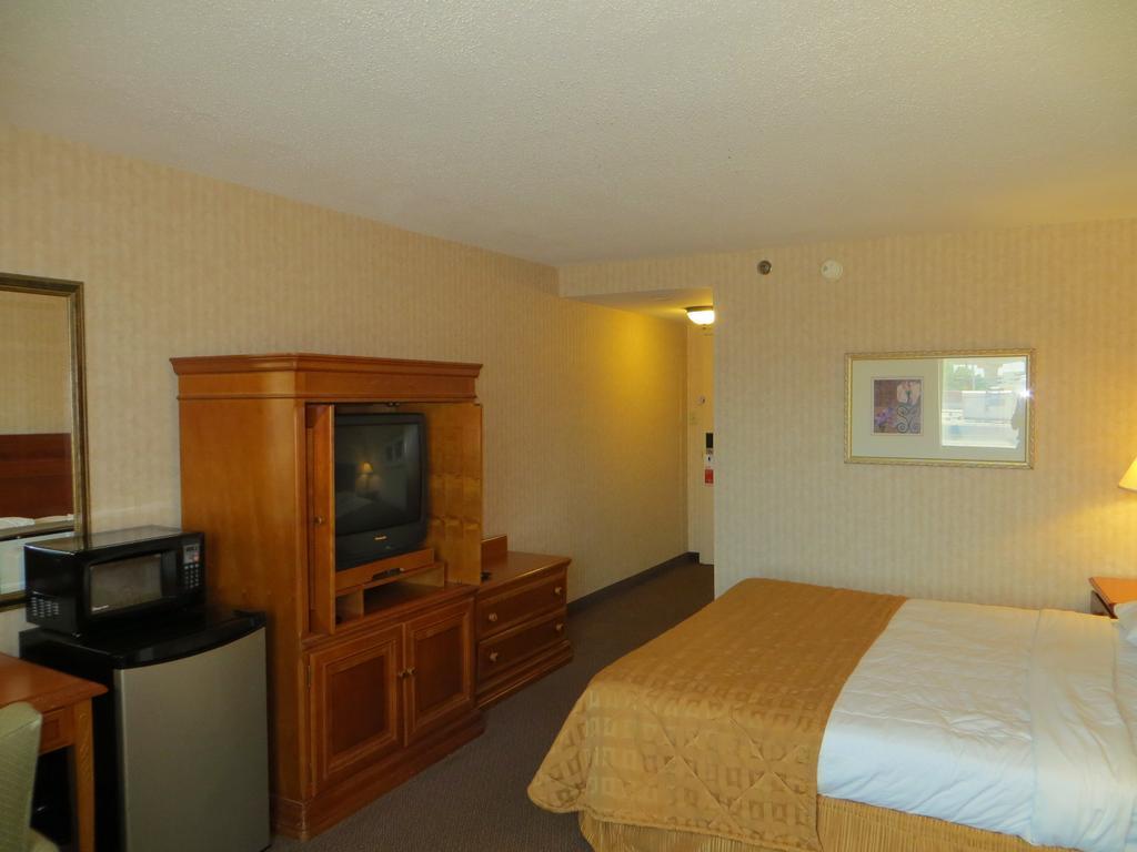 Gateway Hotel Dallas Park Central 객실 사진