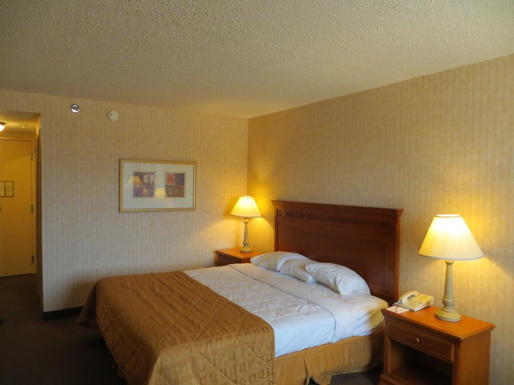 Gateway Hotel Dallas Park Central 객실 사진