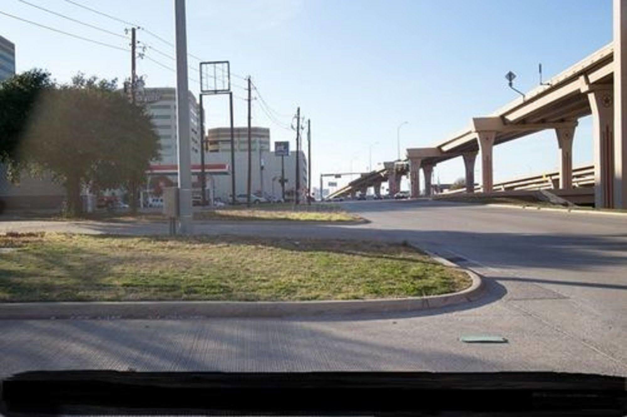 Gateway Hotel Dallas Park Central 외부 사진