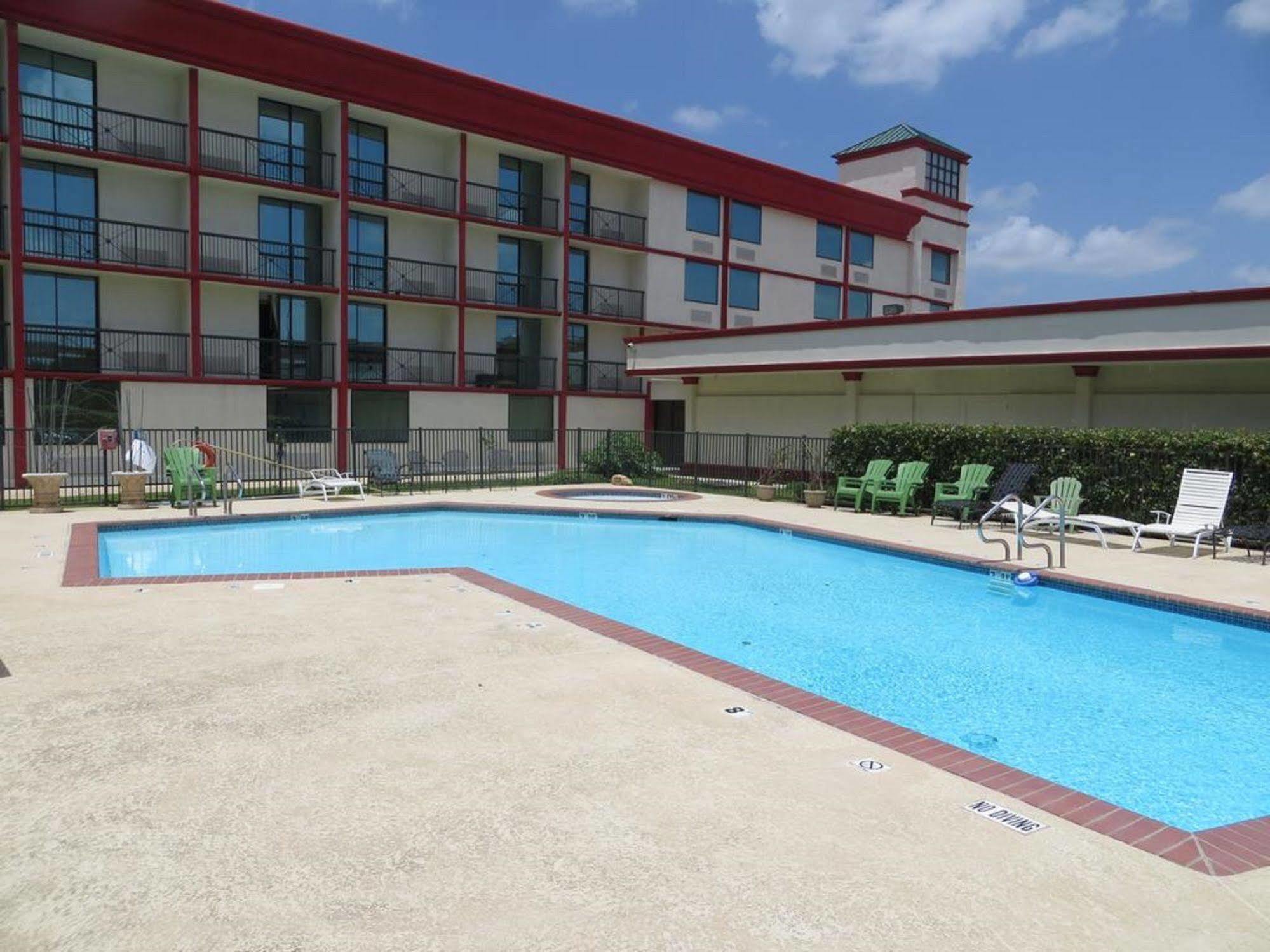 Gateway Hotel Dallas Park Central 외부 사진