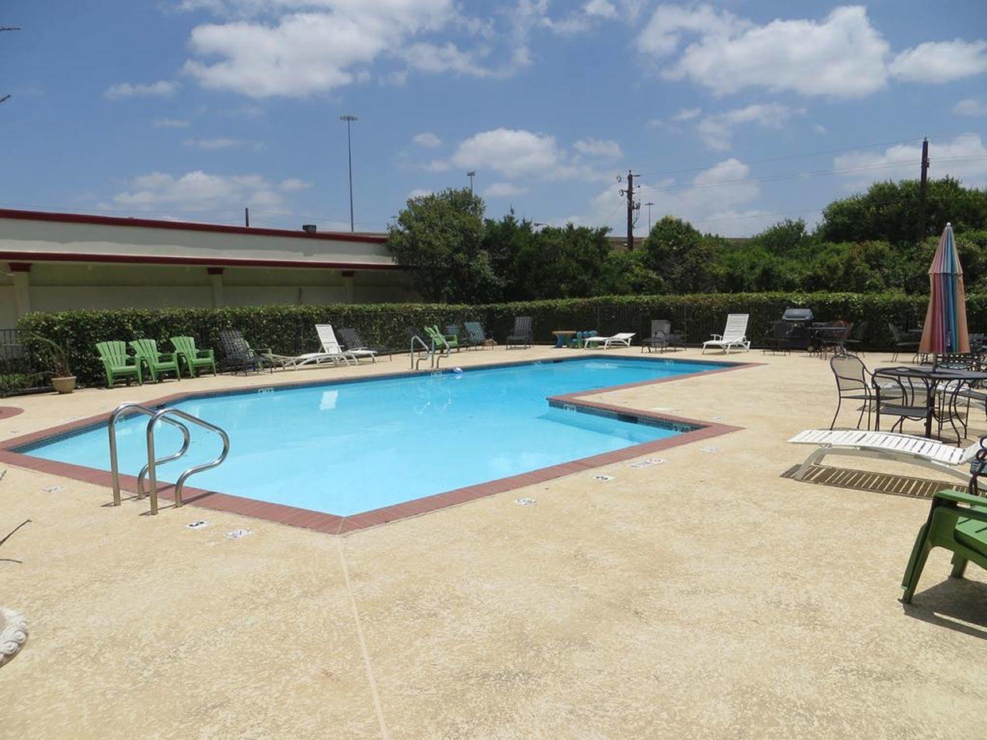 Gateway Hotel Dallas Park Central 외부 사진