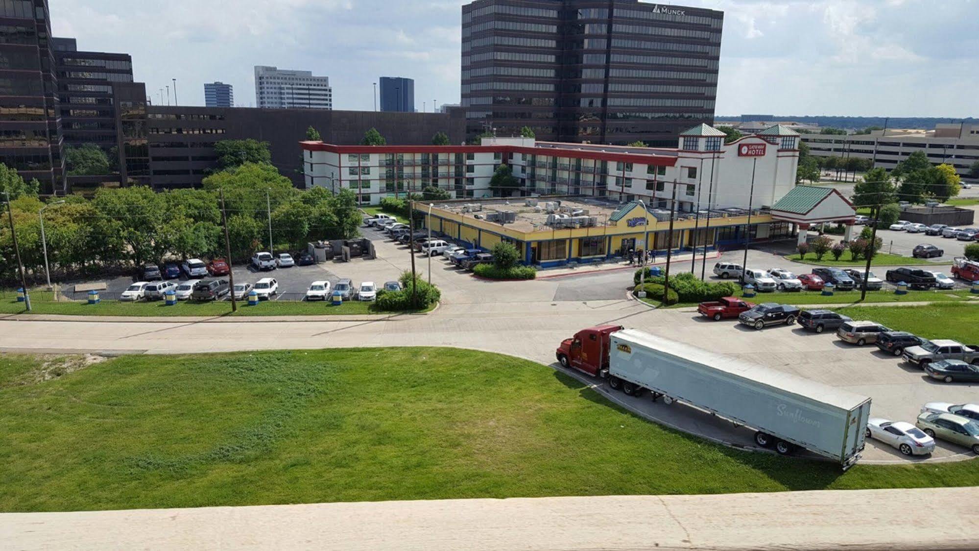Gateway Hotel Dallas Park Central 외부 사진