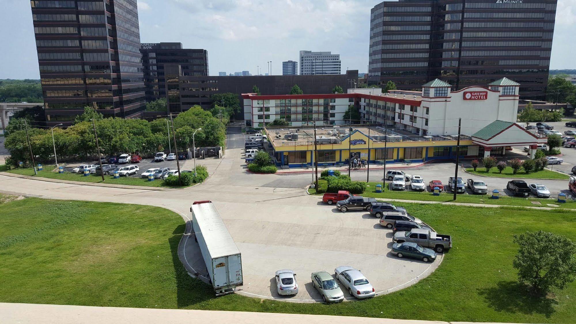 Gateway Hotel Dallas Park Central 외부 사진