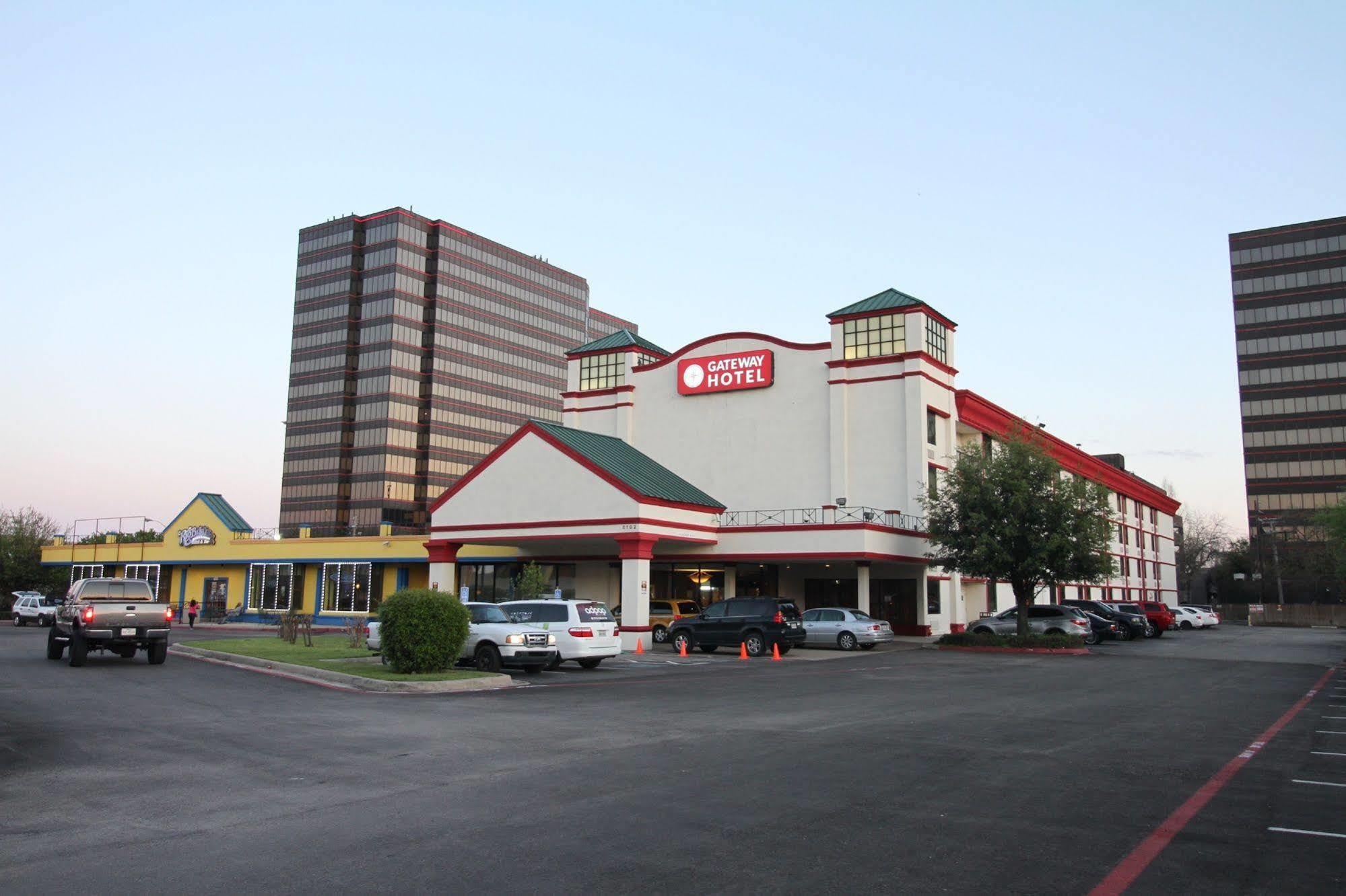 Gateway Hotel Dallas Park Central 외부 사진